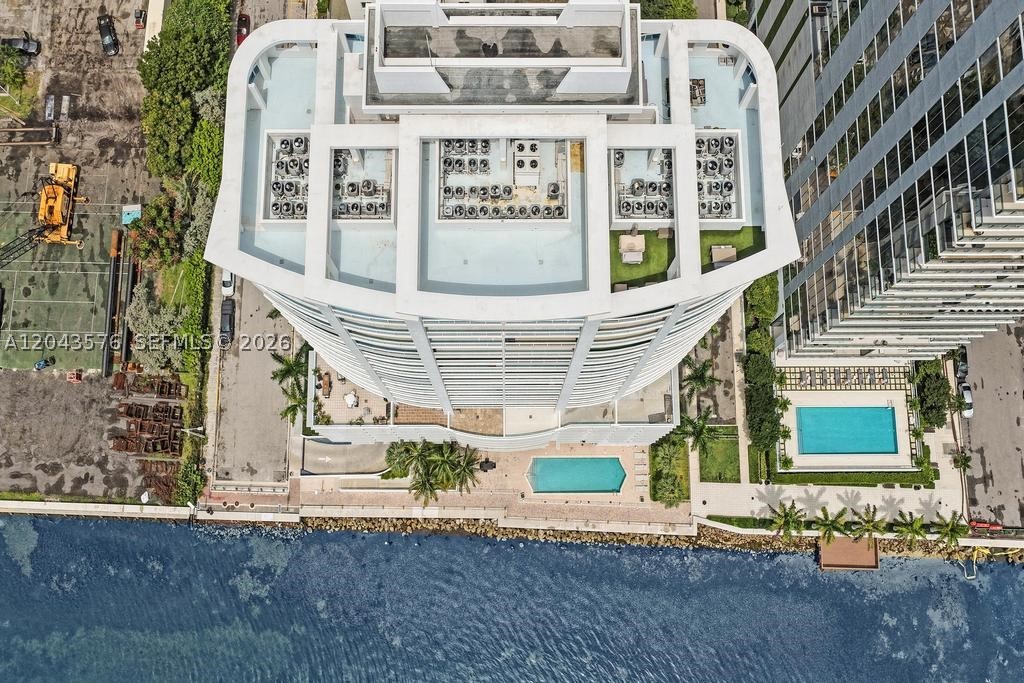 NEW WAVE CONDO - Residential