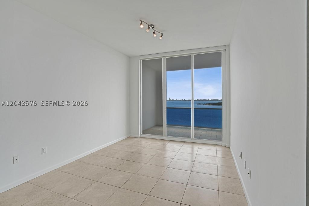 NEW WAVE CONDO - Residential