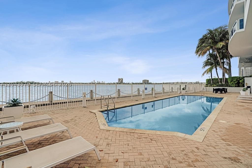 NEW WAVE CONDO - Residential
