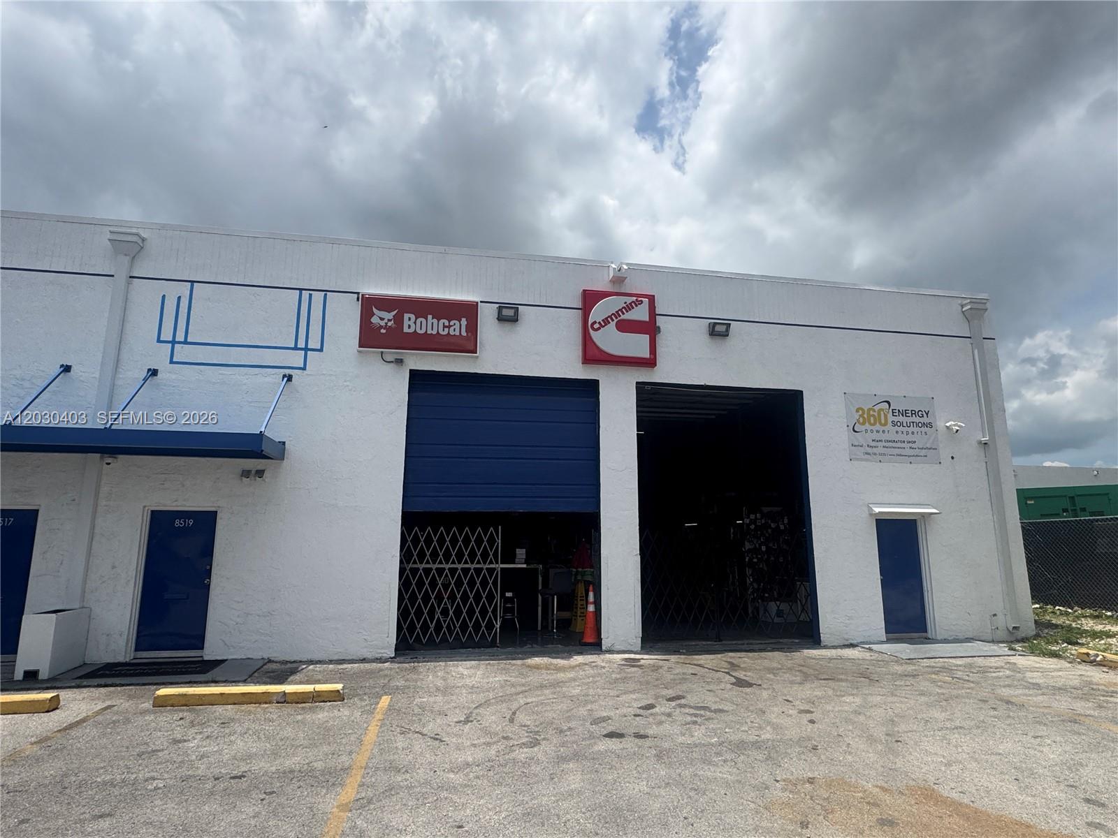 3,600 SF Warehouse Bay
1-Office & Bathroom
2-Street Level Loading Doors
18-ft Clear Ceiling Height
3-Phase Power
Zoned IU-3 Industrial