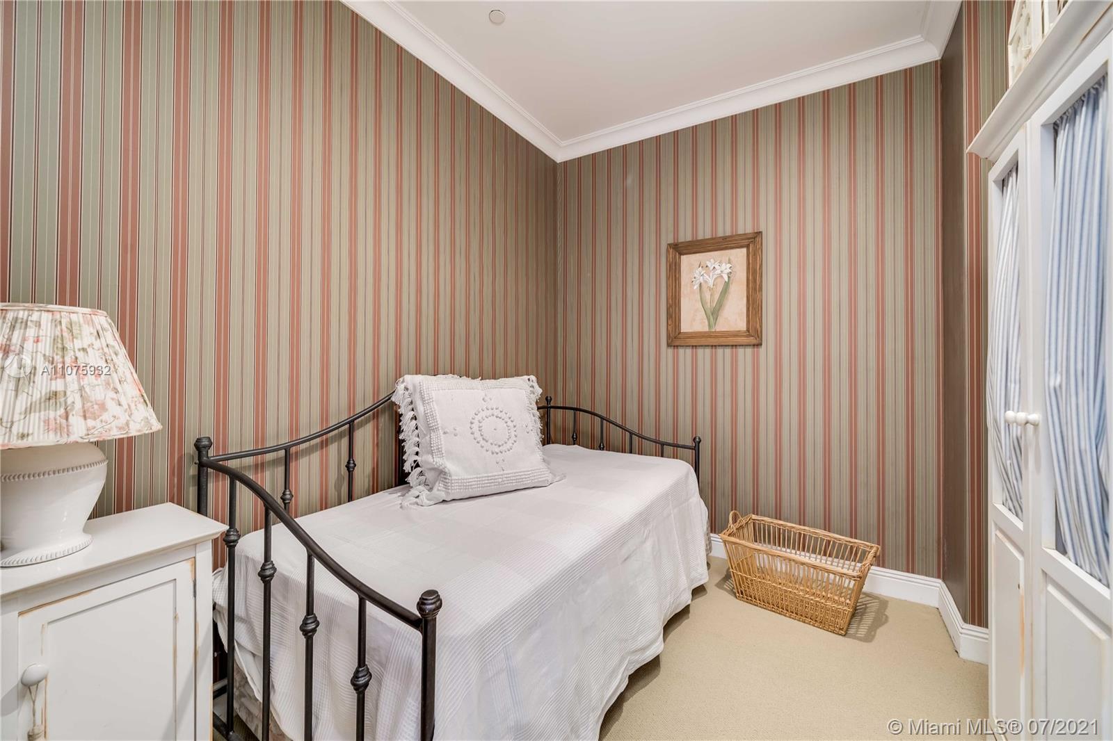 MAJESTIC TOWER - Residential Lease