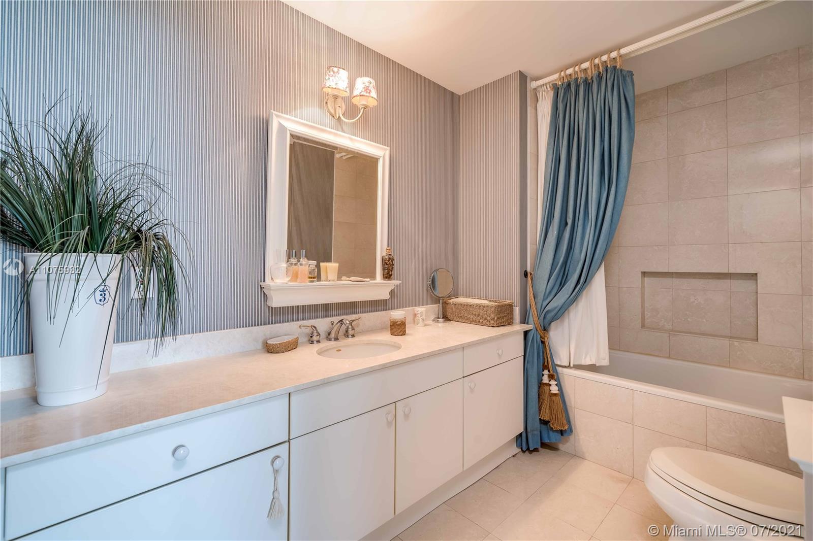 MAJESTIC TOWER - Residential Lease
