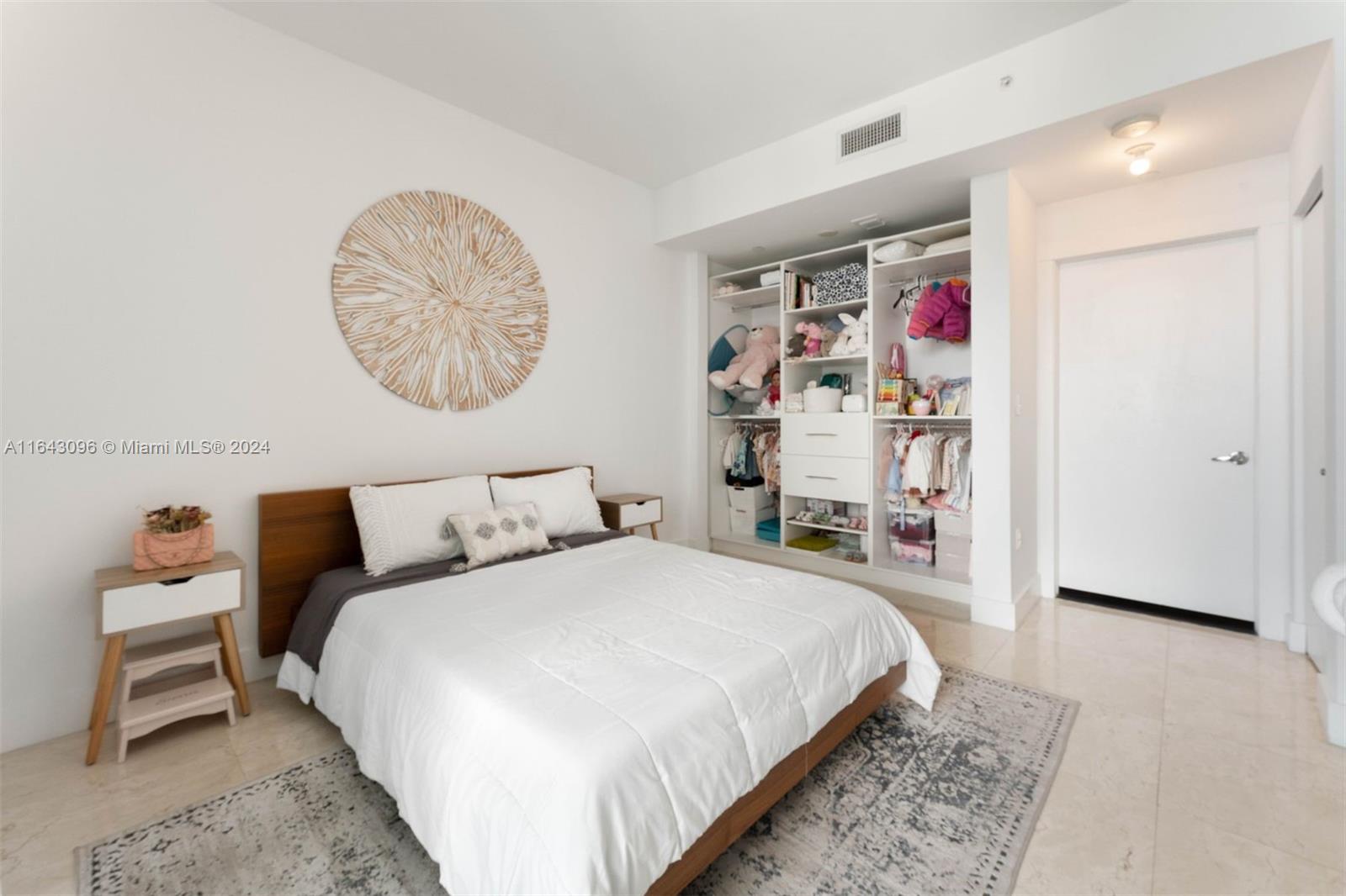 900 BISCAYNE BAY CONDO - Residential Lease