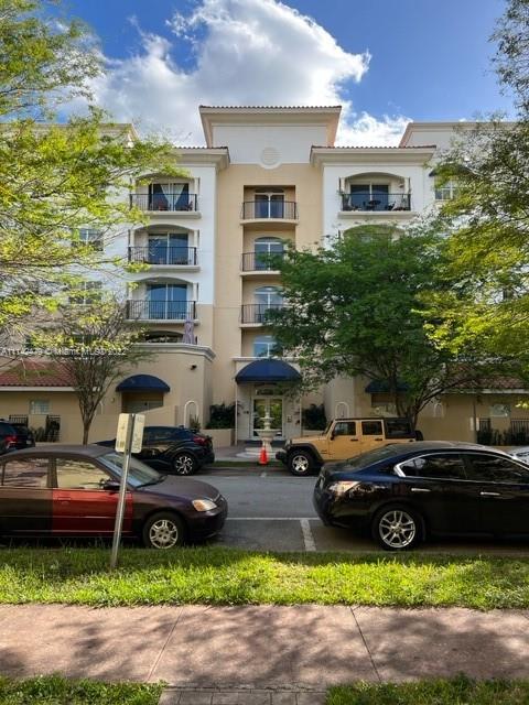 Spacious and beautiful 2/2 (1401 sf.) within this boutique building in the heart of Coral Gables within walking distance of Miracle Mile, open floor plan, high ceilings, balcony with ceramic floors in living areas/kitchen & wood floors in bedrooms, granite countertops/stainless appliances, both bedrooms have walk-in closets, high-impact windows, separate laundry room with full size washer/dryer.