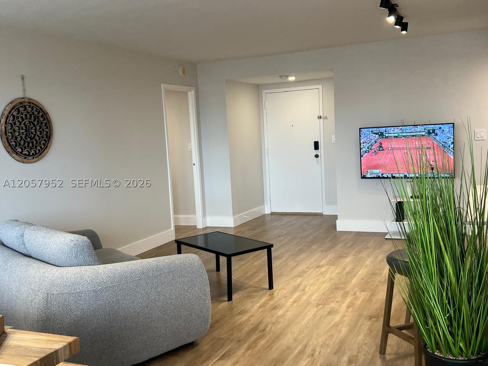 WINSTON TOWERS 200 - Residential