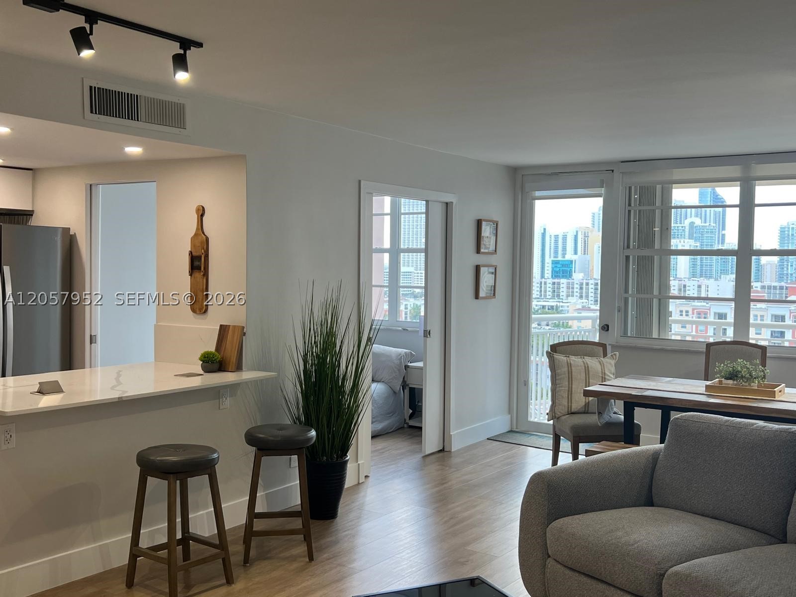 WINSTON TOWERS 200 - Residential