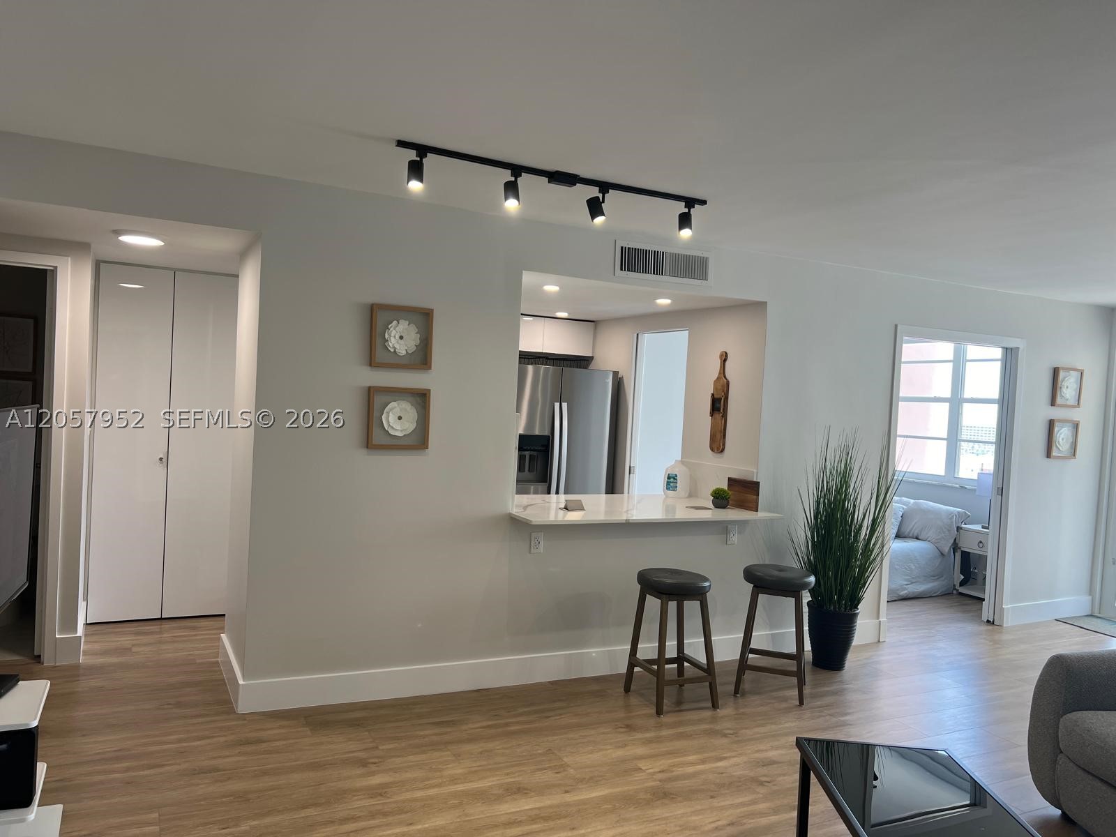 WINSTON TOWERS 200 - Residential