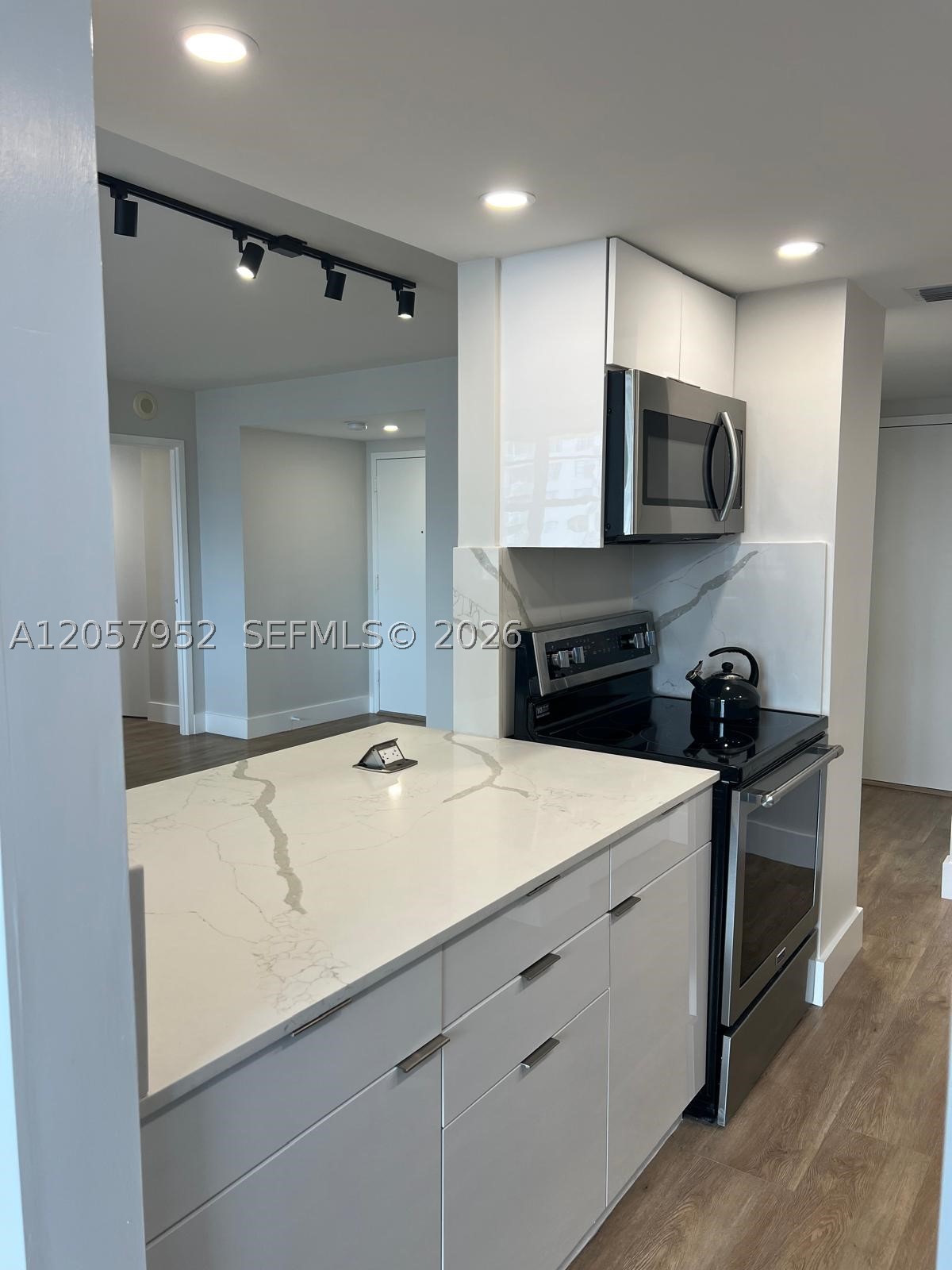 WINSTON TOWERS 200 - Residential