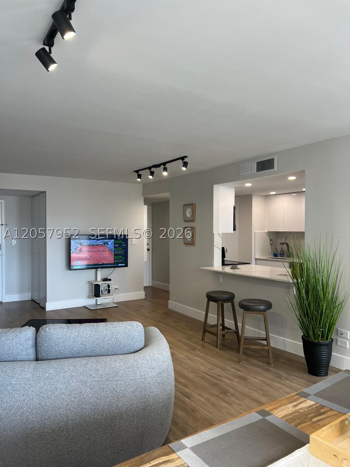 WINSTON TOWERS 200 - Residential