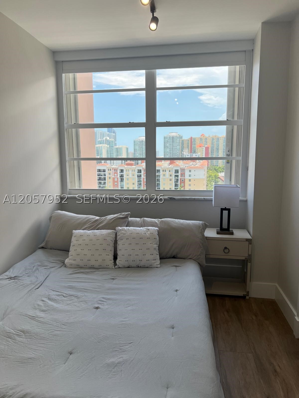 WINSTON TOWERS 200 - Residential