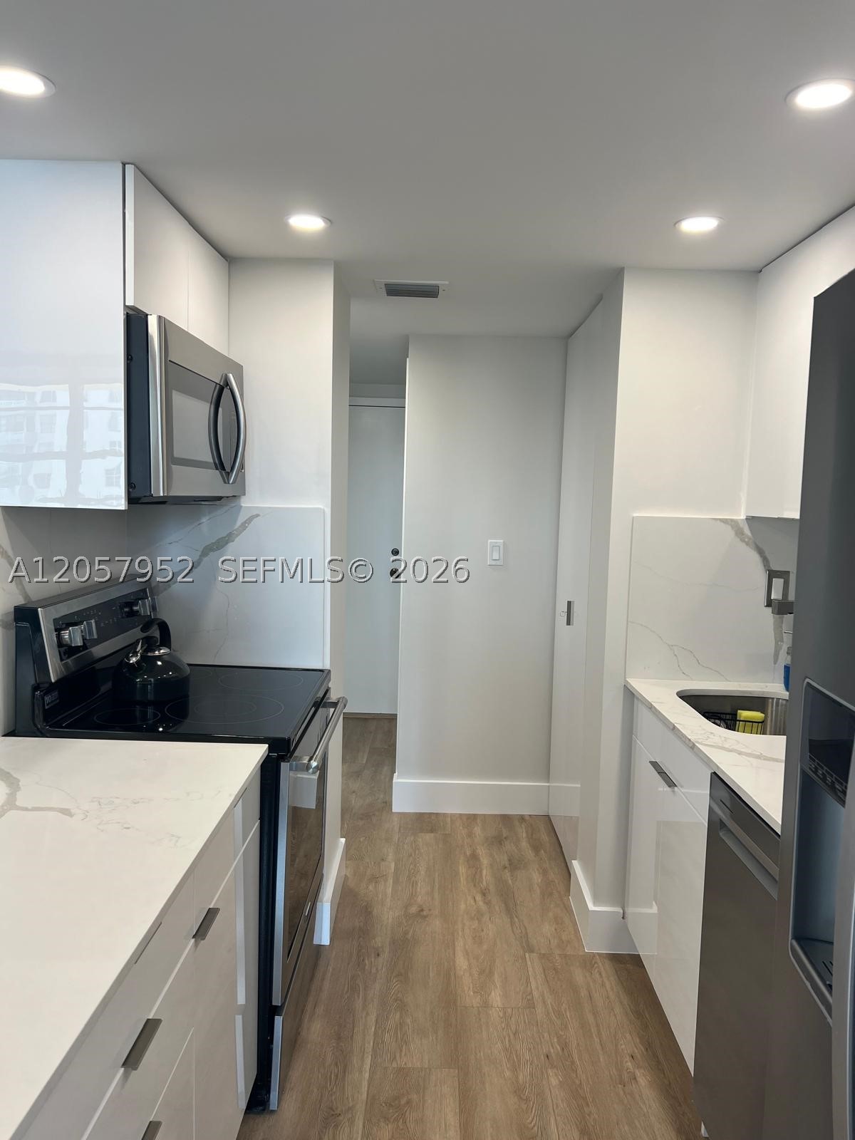 WINSTON TOWERS 200 - Residential