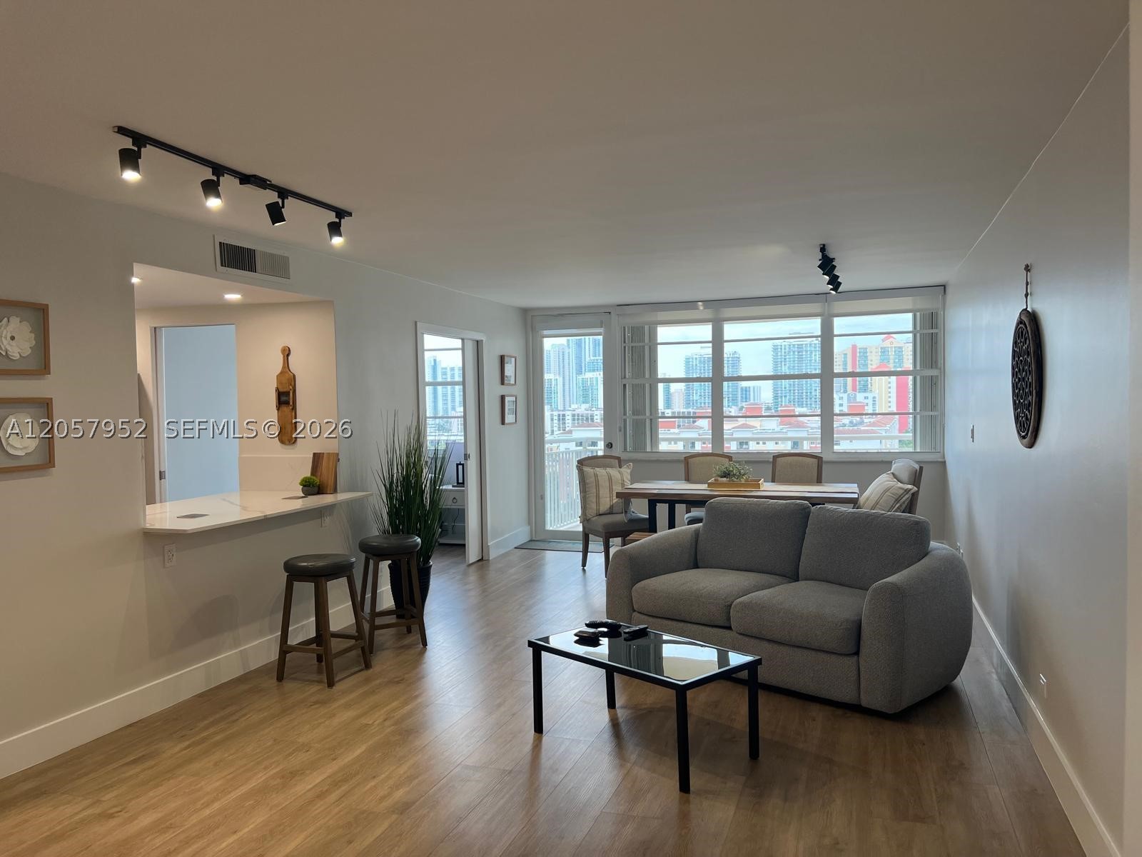 WINSTON TOWERS 200 - Residential