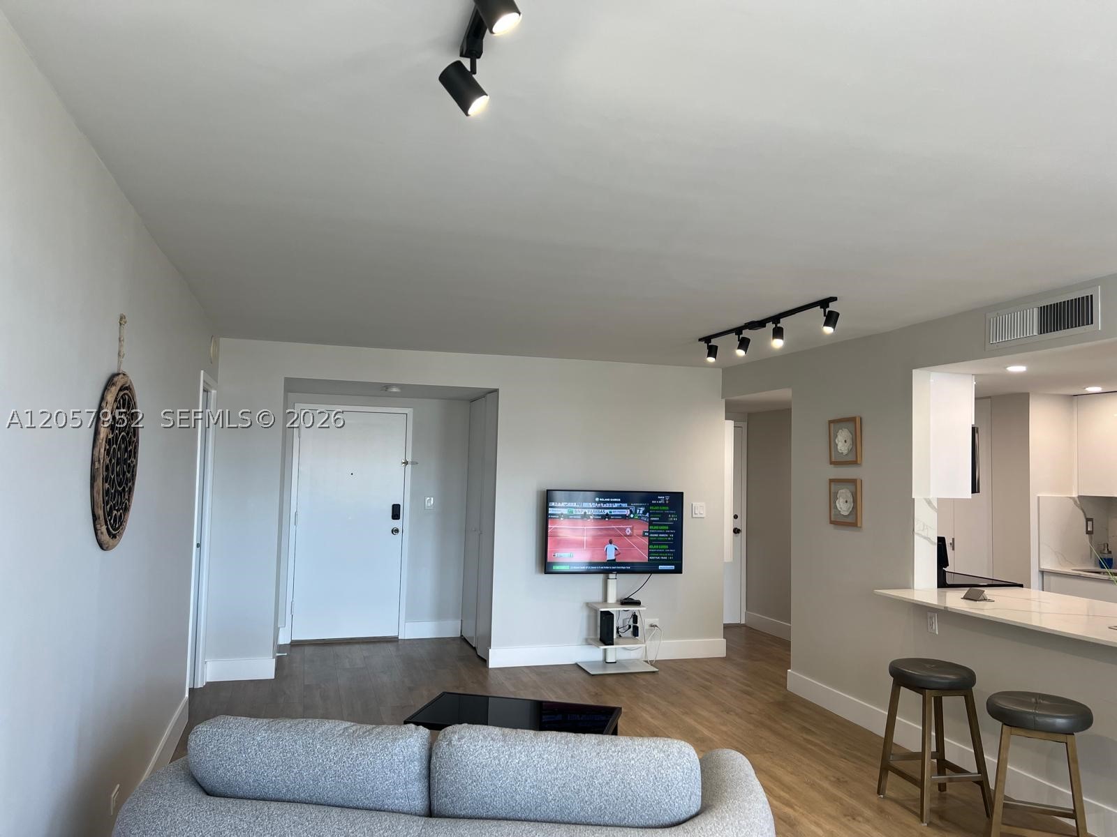 WINSTON TOWERS 200 - Residential