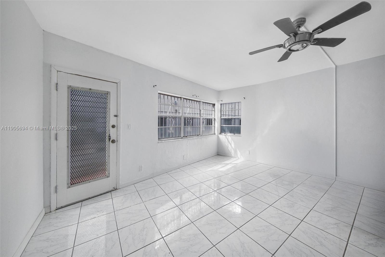 VICTORIA CONDO - Residential