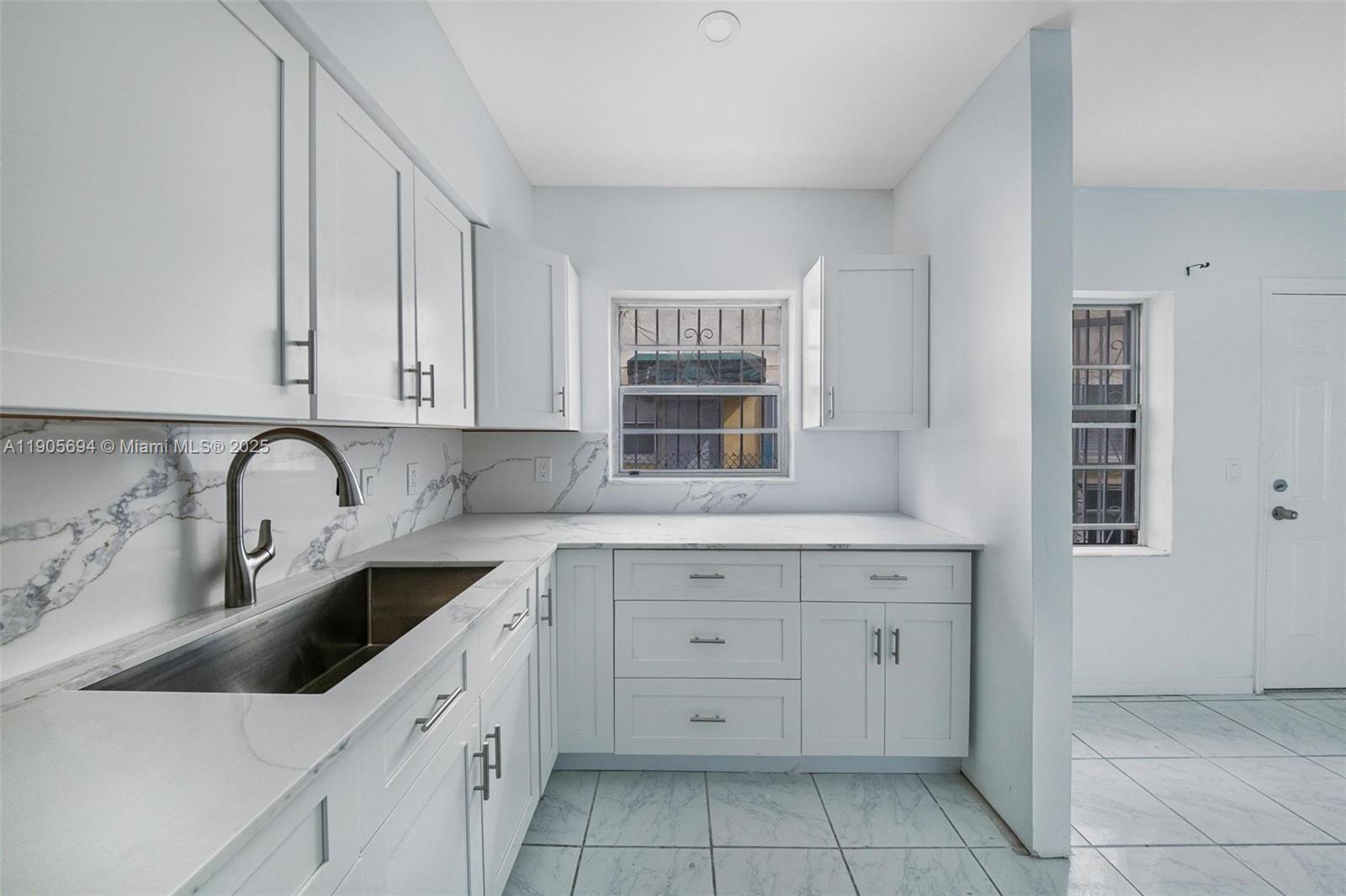 VICTORIA CONDO - Residential