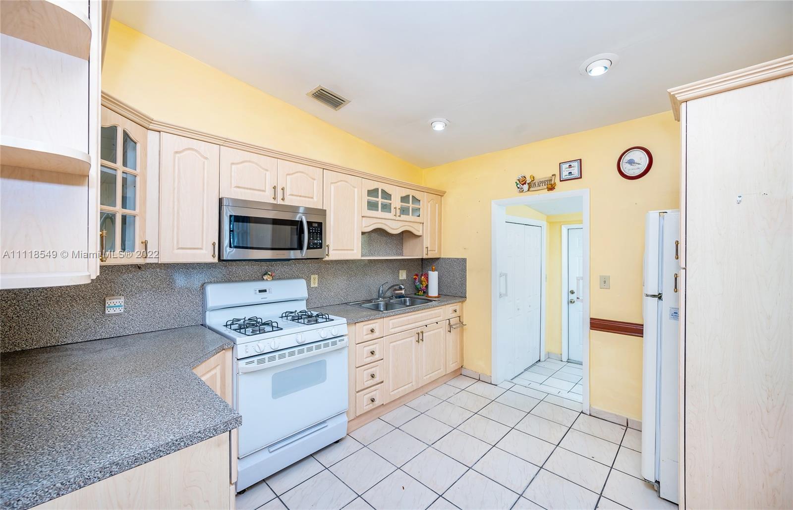 CAROLE ANNE PARK - Residential