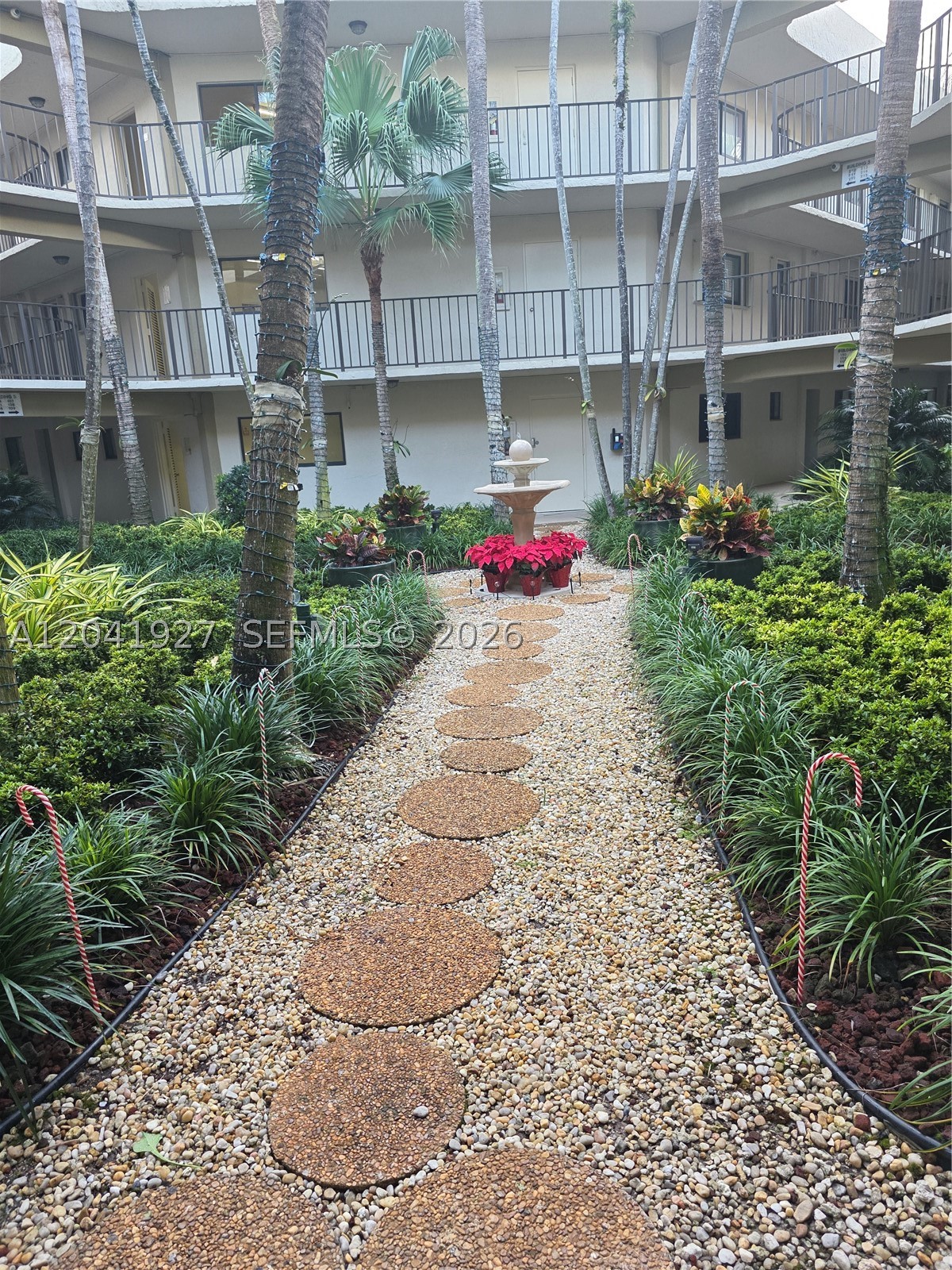 THE HORIZONS CONDO #5 - Residential