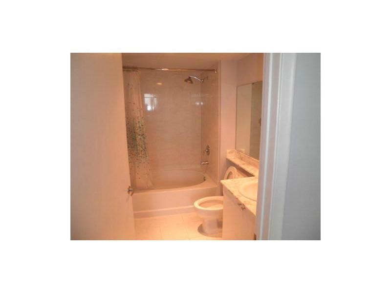 VENTURE AT AVENTURA WEST - Residential Lease