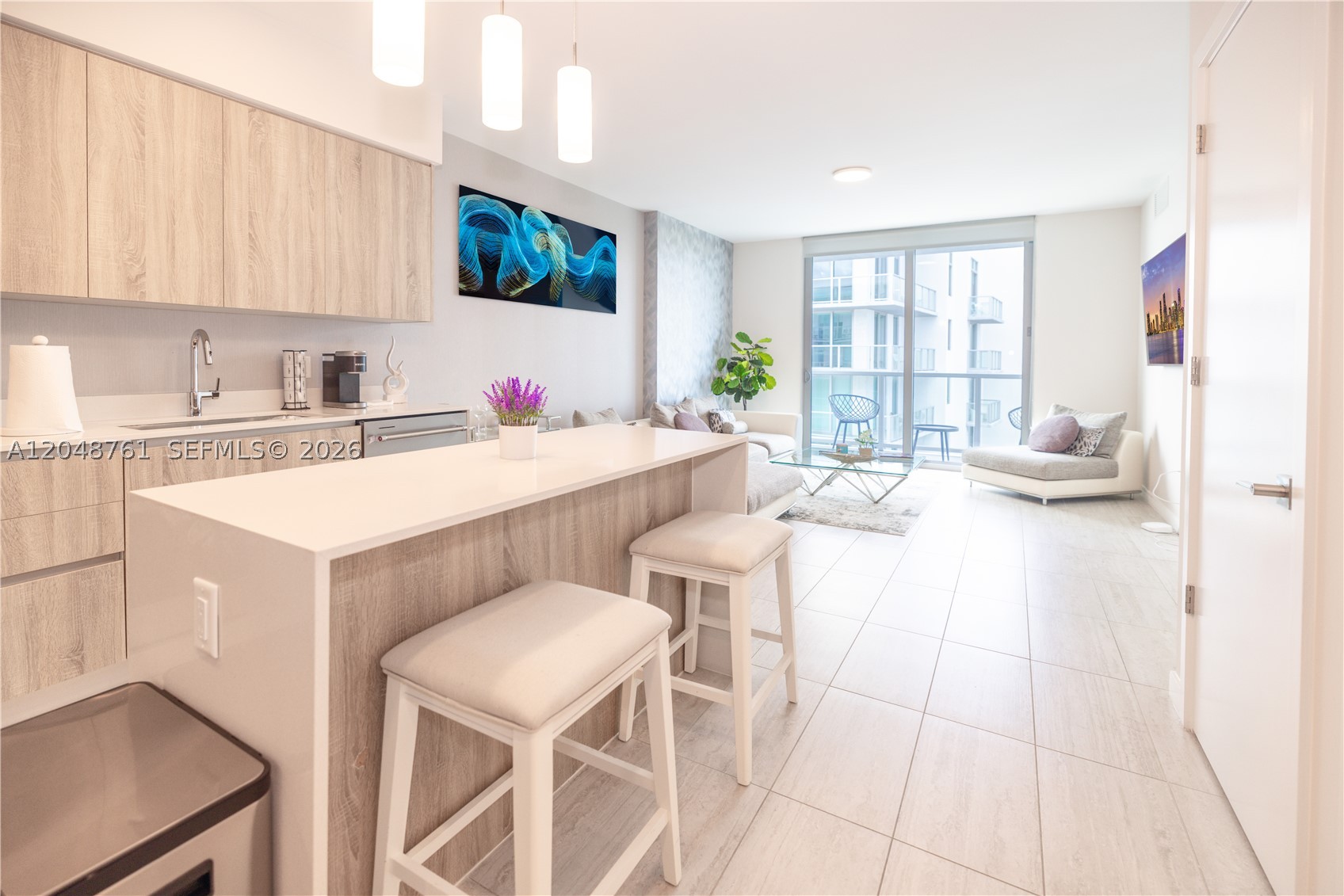 QUADRO CONDO - Residential