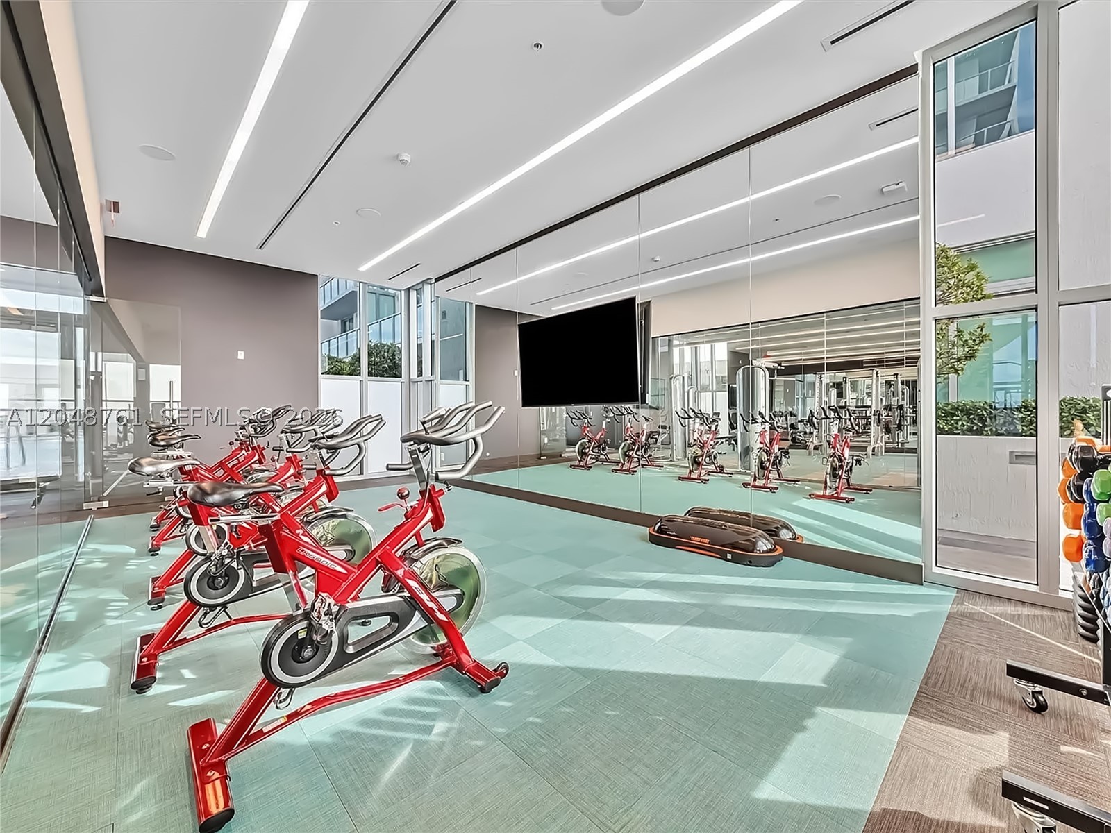 QUADRO CONDO - Residential