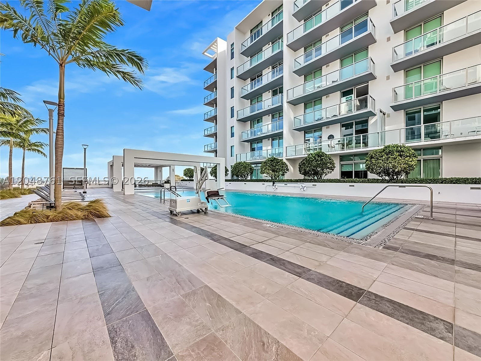 QUADRO CONDO - Residential