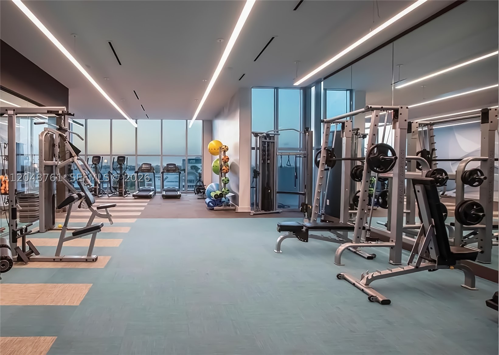 QUADRO CONDO - Residential