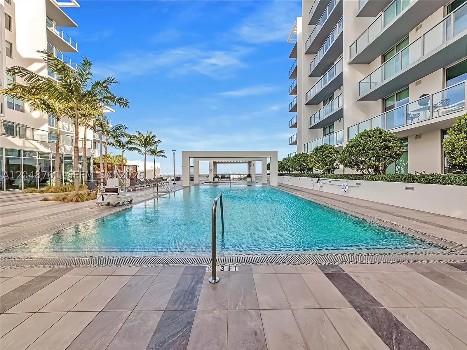 QUADRO CONDO - Residential