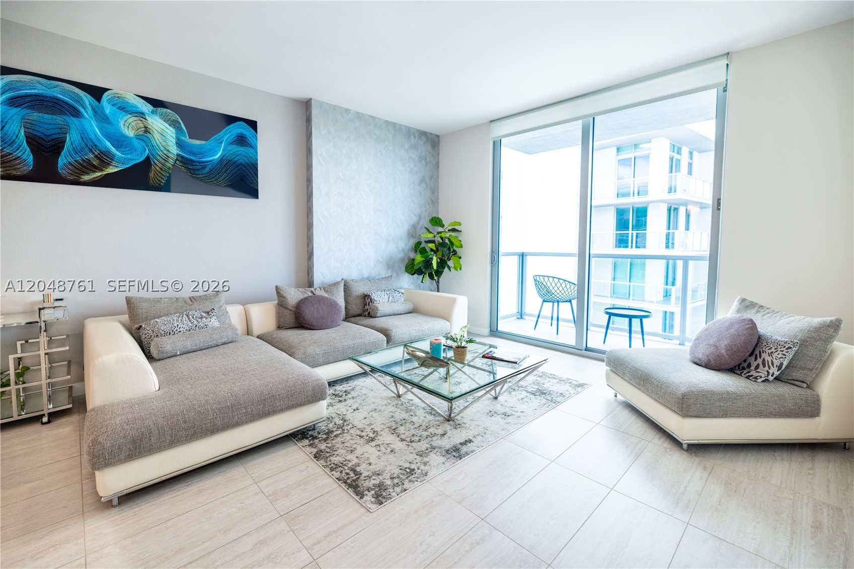 QUADRO CONDO - Residential