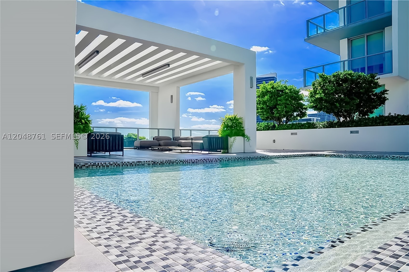 QUADRO CONDO - Residential