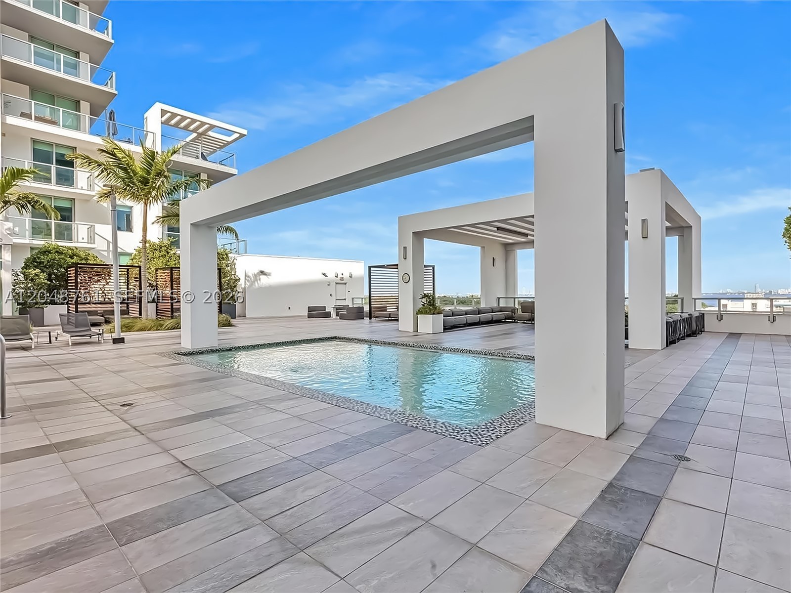QUADRO CONDO - Residential