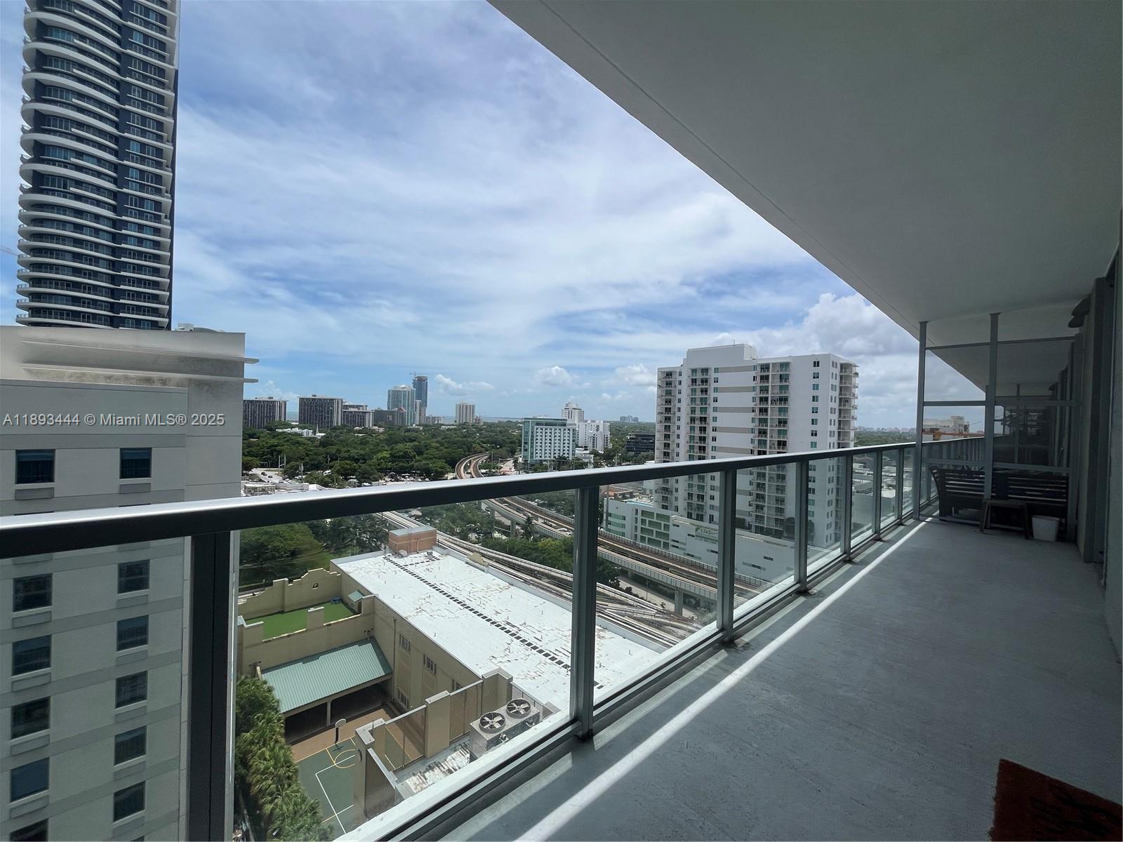 Luxury 1 Bedroom, 1 Bath Condo – Prime Downtown Location
Live in the heart of Miami! This modern condo features a spacious layout, a large private balcony, and is just a few blocks from Brickell City Centre. Perfectly located near Brickell Avenue, I-95, shopping, dining, and all the vibrant downtown activities.
Enjoy resort-style living with amenities including a pool, gym, and landscaped common areas.
1 Bedroom, 1 Bath
Large Balcony
Full Access to Pool, Gym & Yard
Excellent Location near Brickell & Downtown Miami
Move-in ready and waiting for you!