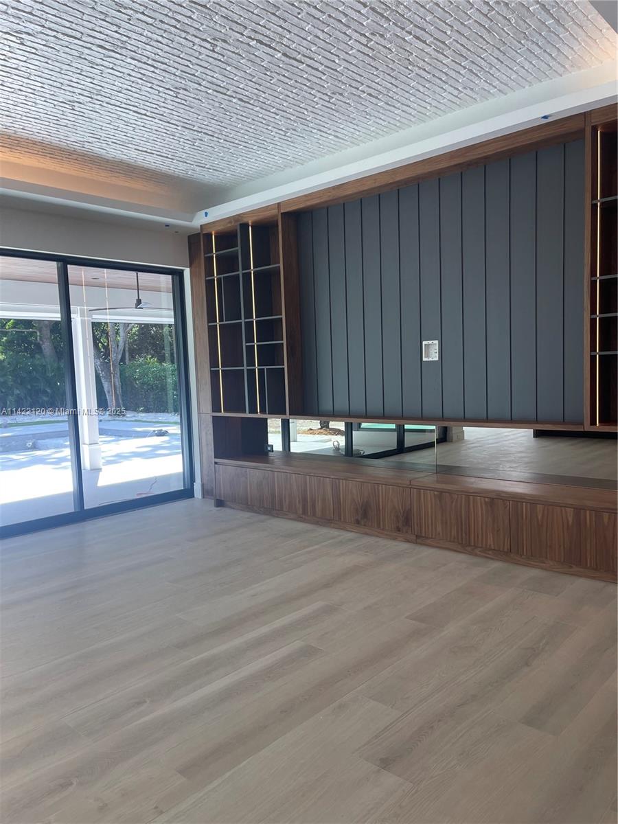 W T HARDEE-S SUB - Residential