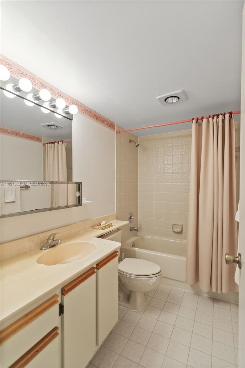 MEADOWBROOK LAKES VIEW - Residential