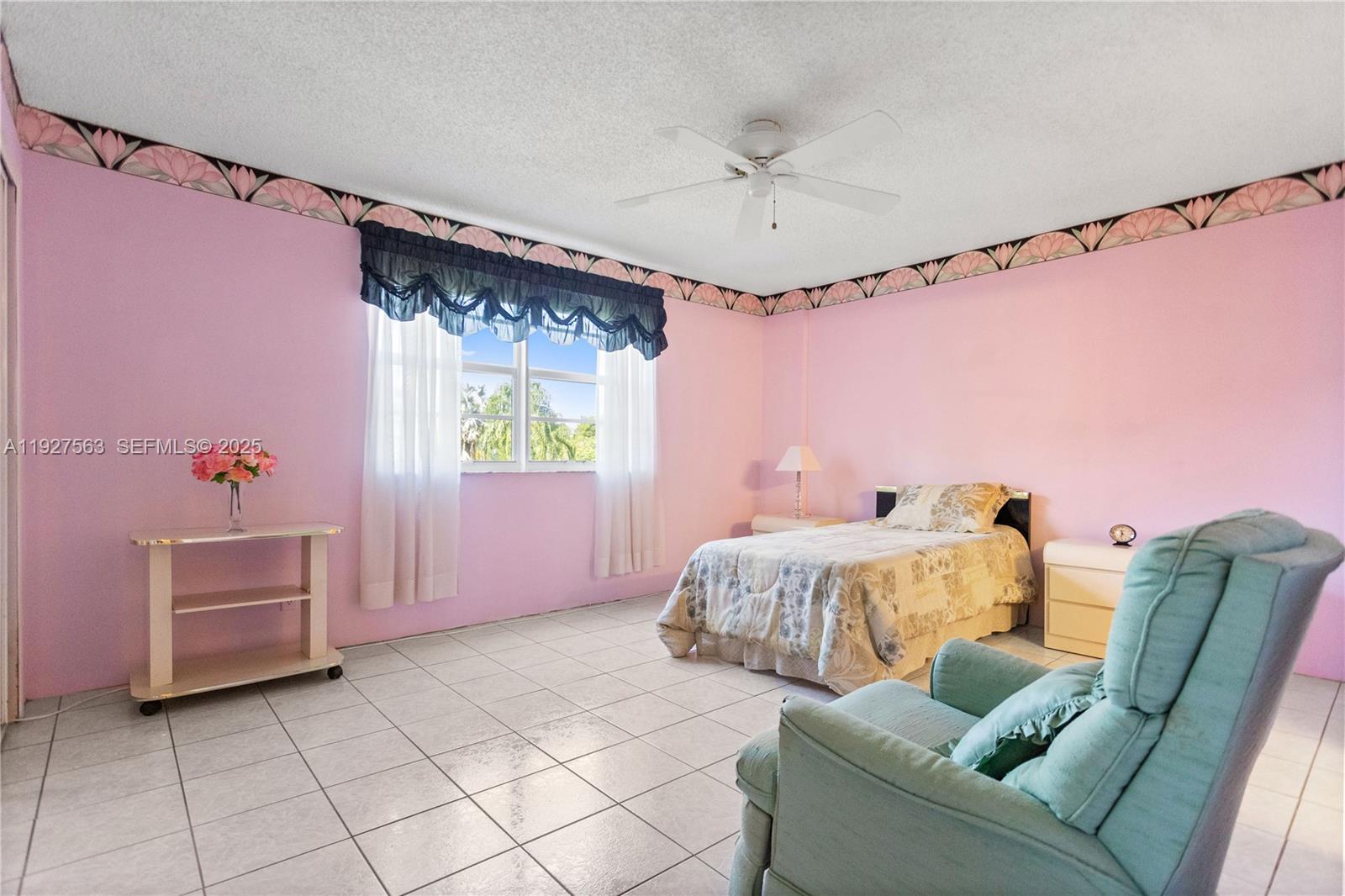 MEADOWBROOK LAKES VIEW - Residential