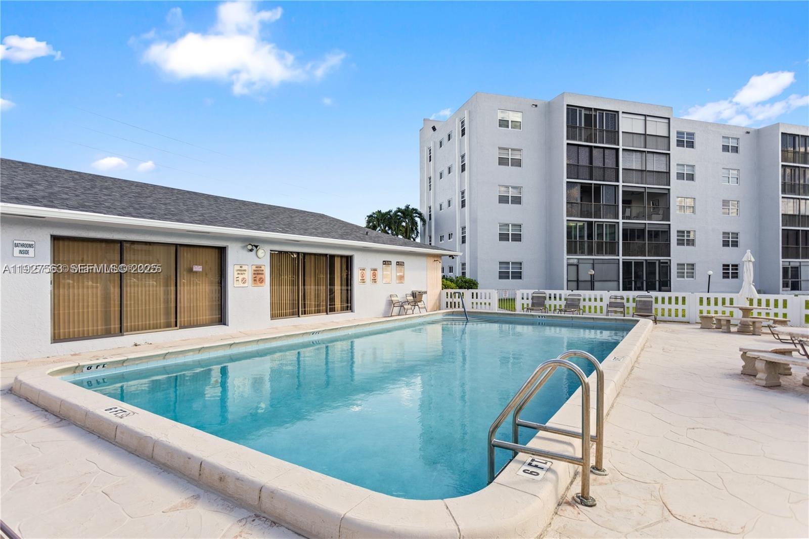 MEADOWBROOK LAKES VIEW - Residential