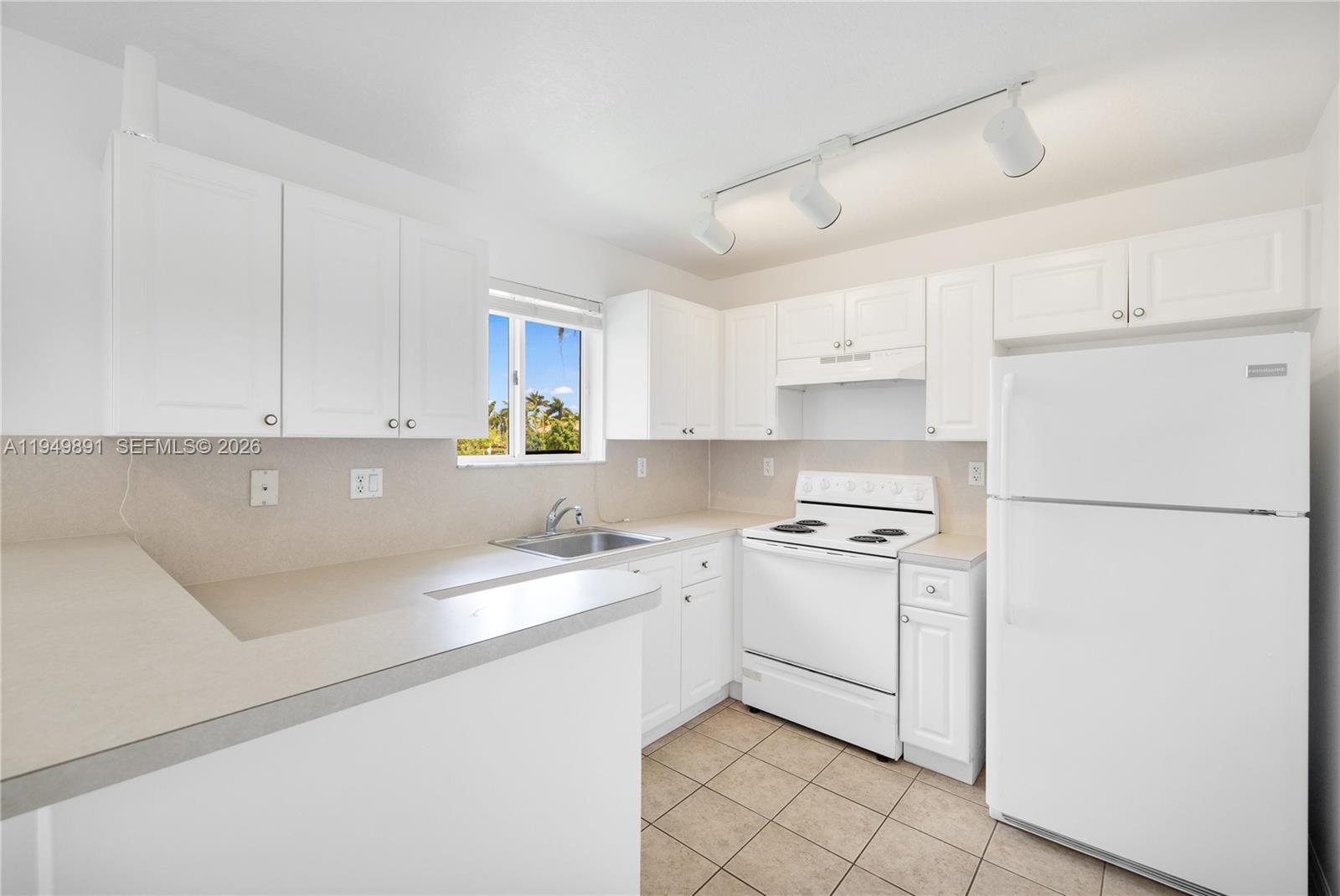 VENETIA GARDENS CONDO - Residential Lease