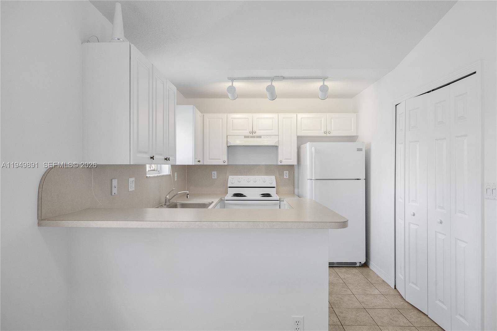 VENETIA GARDENS CONDO - Residential Lease