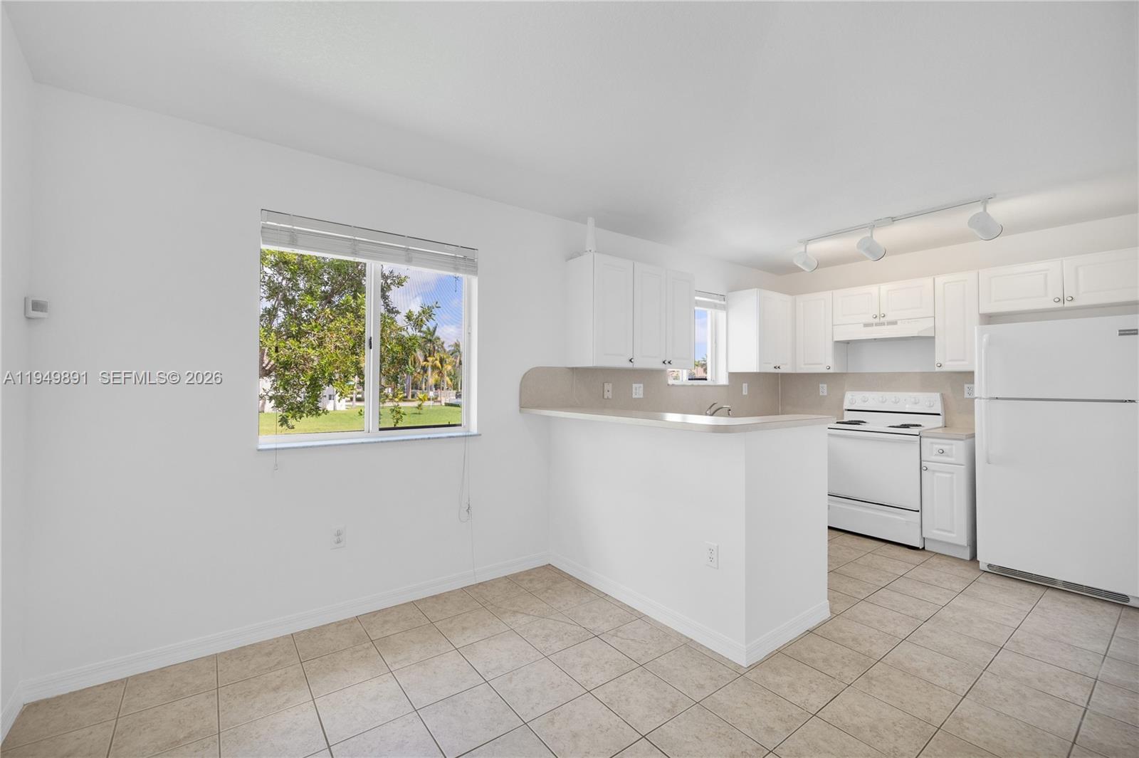 VENETIA GARDENS CONDO - Residential Lease
