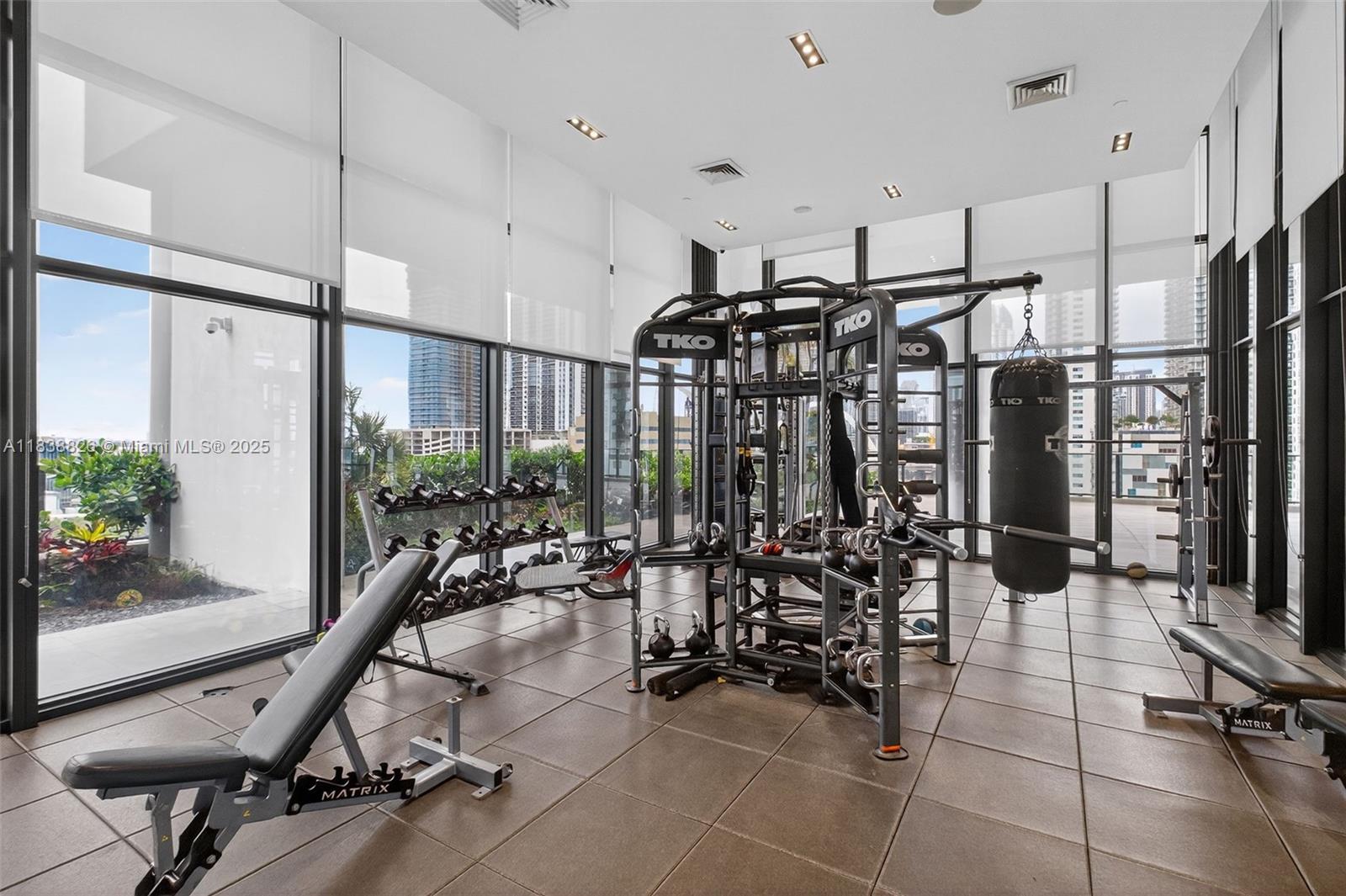 CANVAS CONDO - Residential Lease