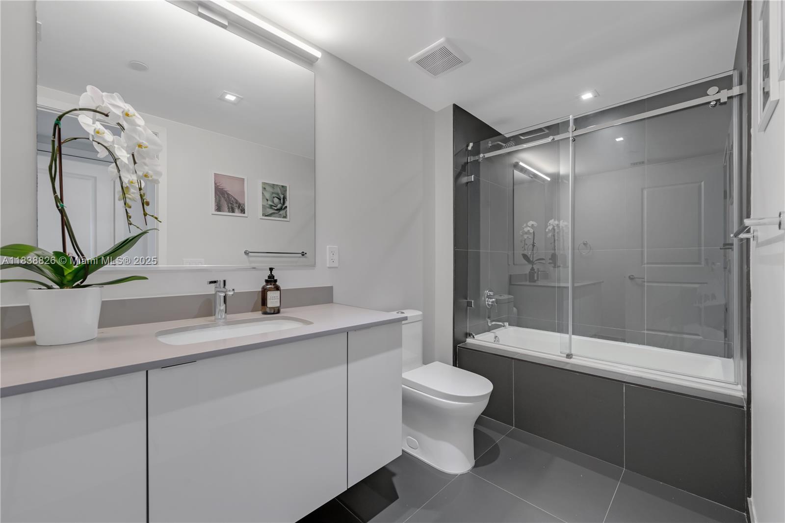 CANVAS CONDO - Residential Lease