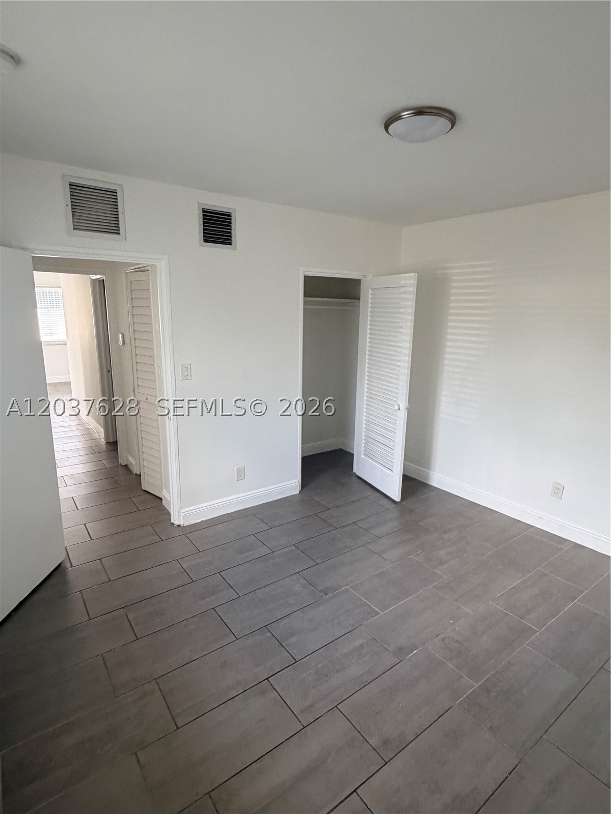 HOLLYWOOD PARK - Residential Lease