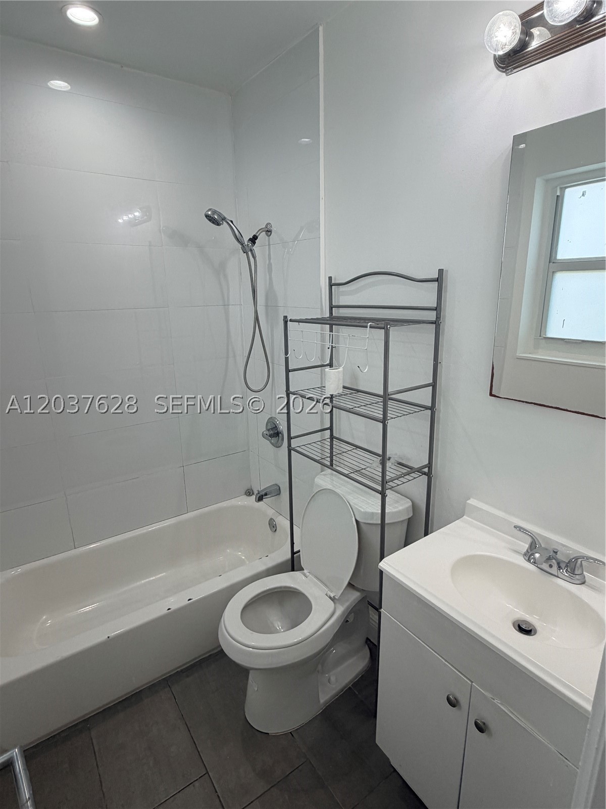 HOLLYWOOD PARK - Residential Lease