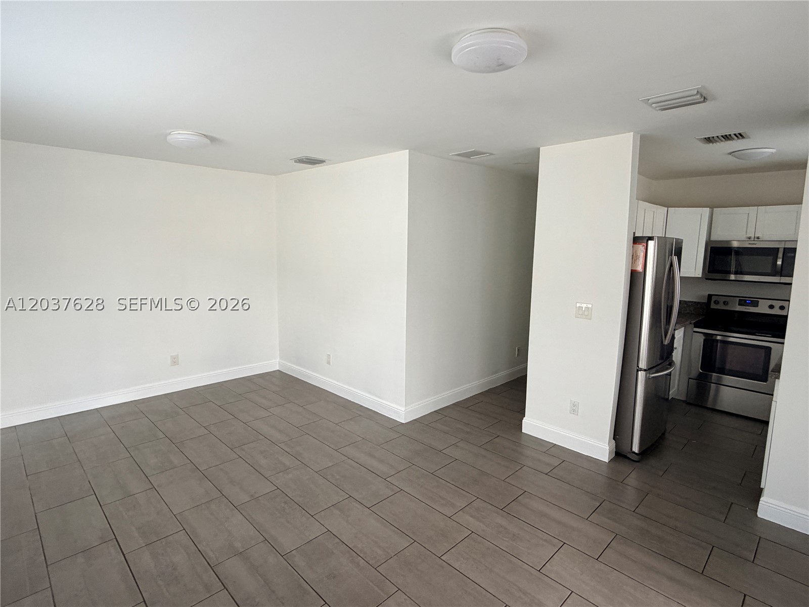 HOLLYWOOD PARK - Residential Lease