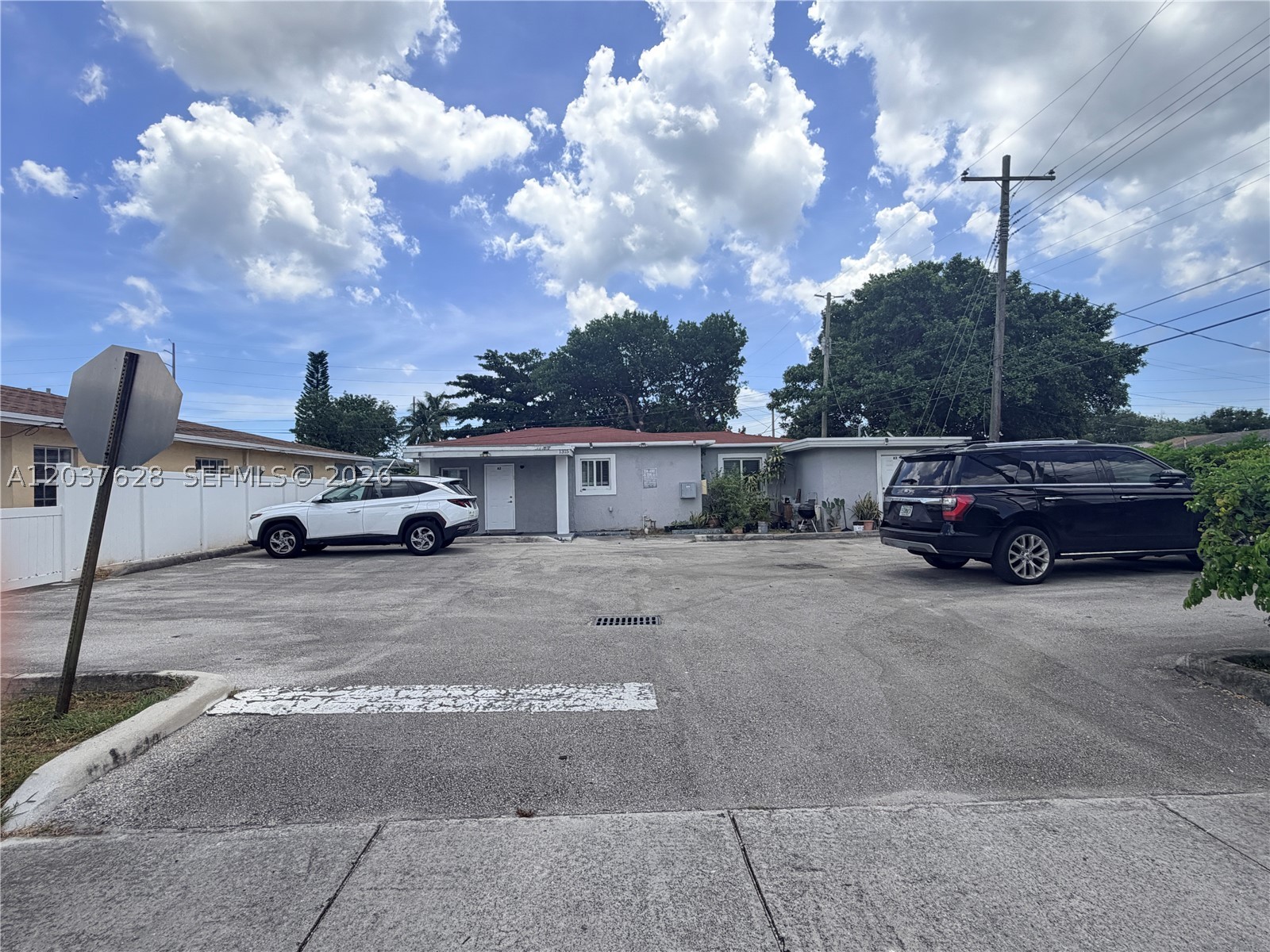 HOLLYWOOD PARK - Residential Lease