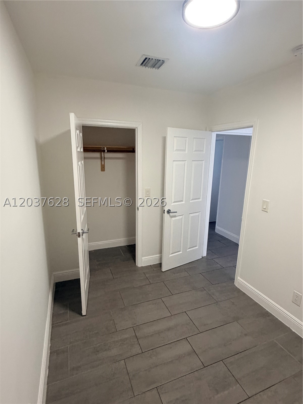 HOLLYWOOD PARK - Residential Lease