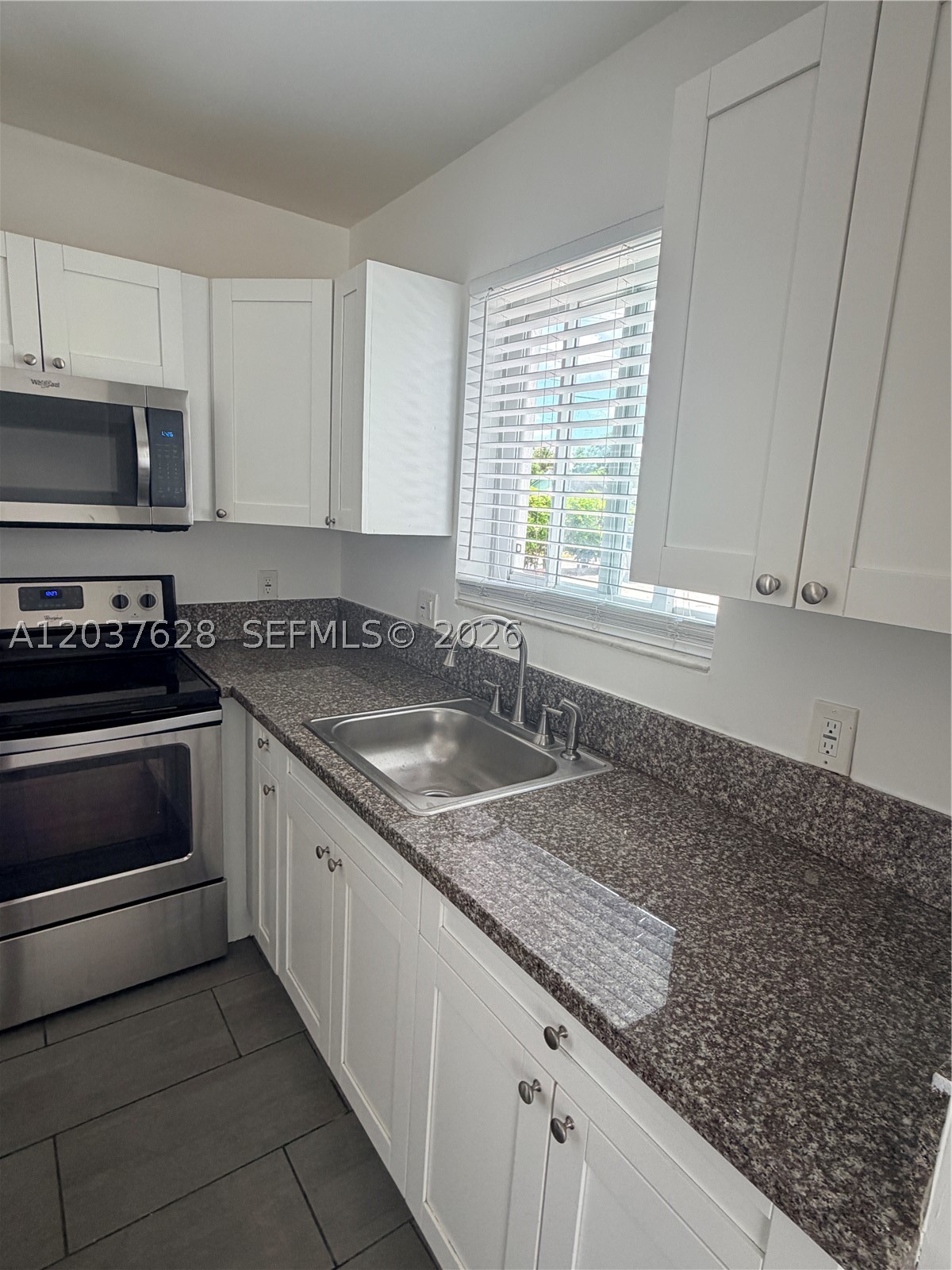 HOLLYWOOD PARK - Residential Lease