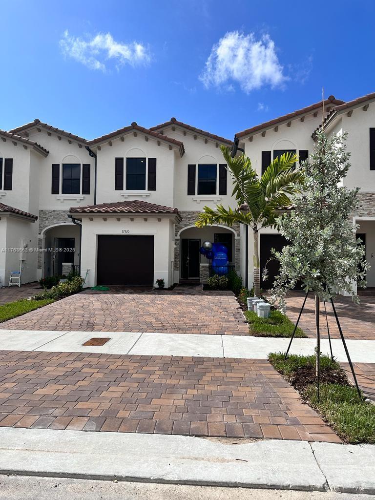 SILVER PALM RESIDENTIAL H - Residential Lease