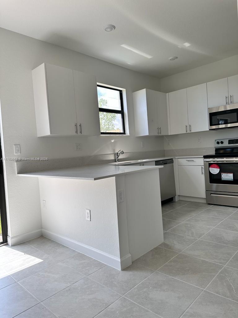 SILVER PALM RESIDENTIAL H - Residential Lease