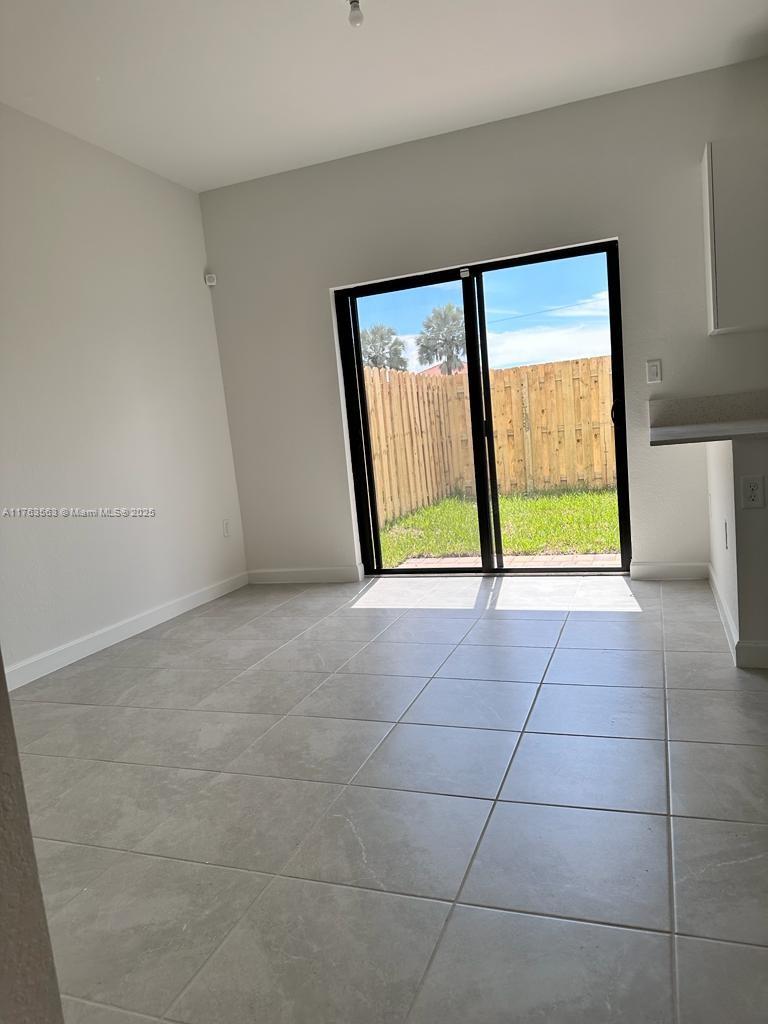SILVER PALM RESIDENTIAL H - Residential Lease