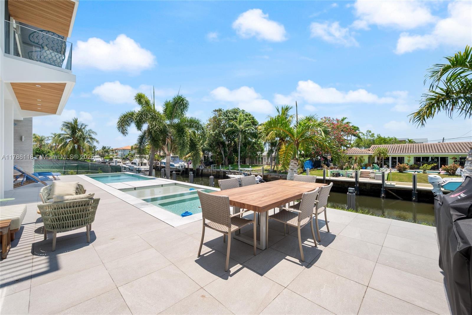 CORAL KEY VILLAS 1ST SEC - Residential